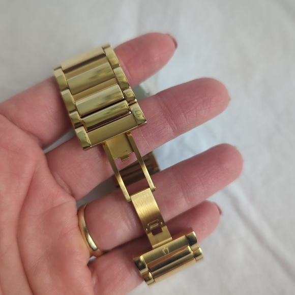 Bulova Futura MODERN Men's Watch MODEL 97D116 Gold Stainless Steel - Picture 10 of 12